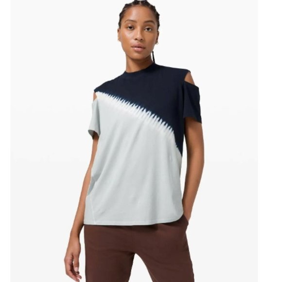 EUC LULULEMON All Yours Boyfriend Tee LA Cut Out Sleeve Size 2 Navy Vapor - Picture 1 of 4